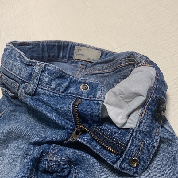3T (6/$20) Stretch-Denim Jean Shorts by Gap - Picture 11 of 14
